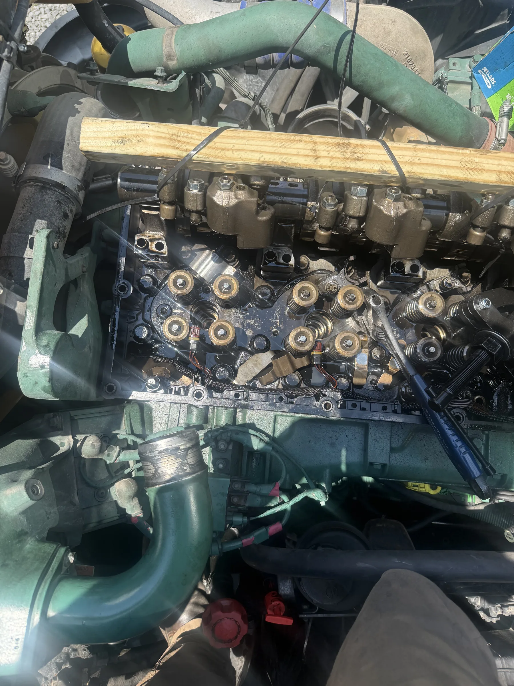 Open valve train on a heavy-duty diesel engine