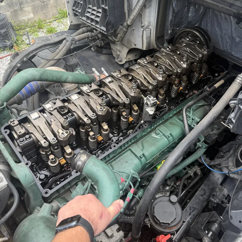 Engine head with the valve cover removed